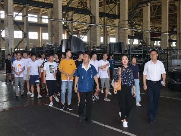 高校大学生来拉斯维加斯9888集团科普基地实践学习